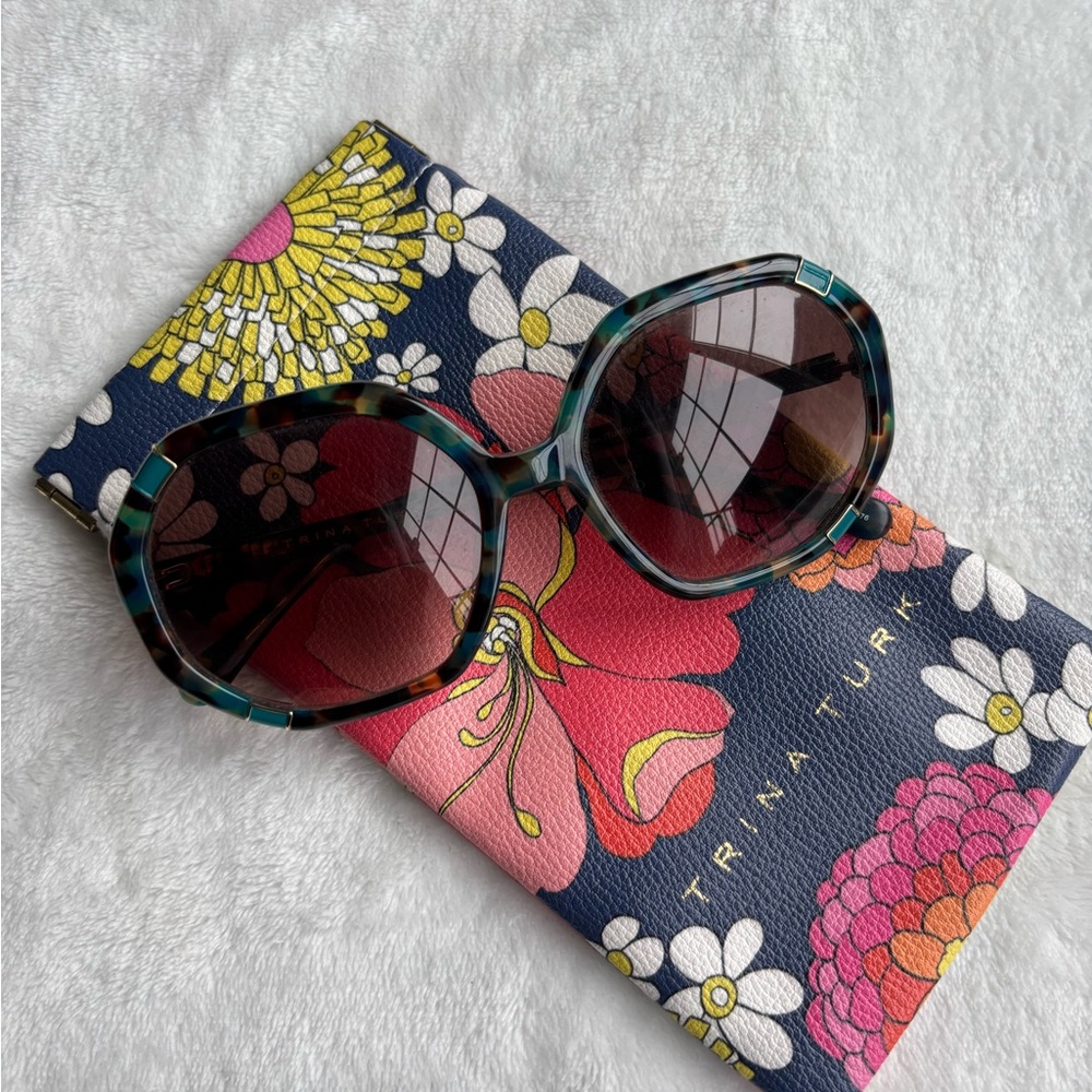 TRINA TURK Skyros Sunglasses Turquoise